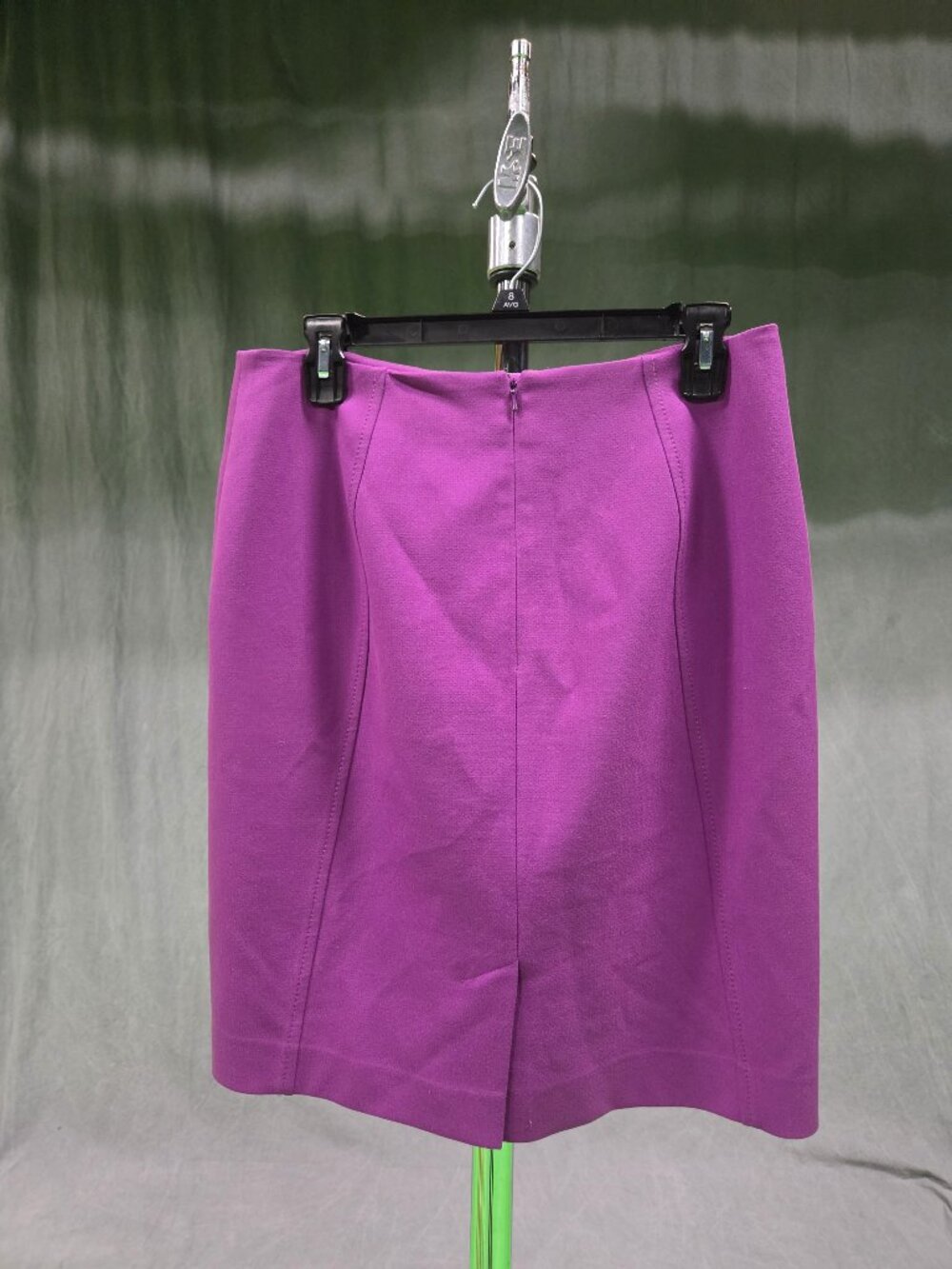 Halogen pencil skirt fuchsia Size 8P - Picture 2 of 4
